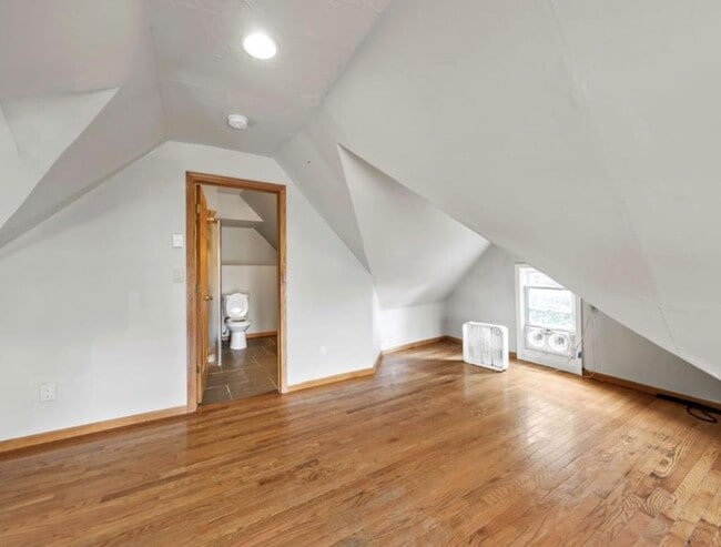 Building Photo - 311 E 31st St