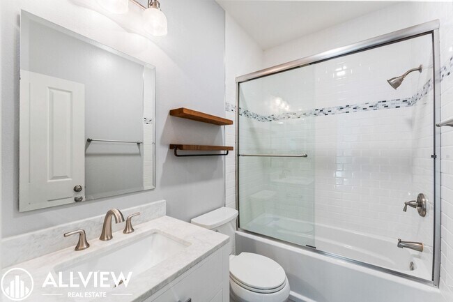 Building Photo - Beautiful 3 Bedroom, 2.5 Bathroom Home in the Heart of Tustin Ranch