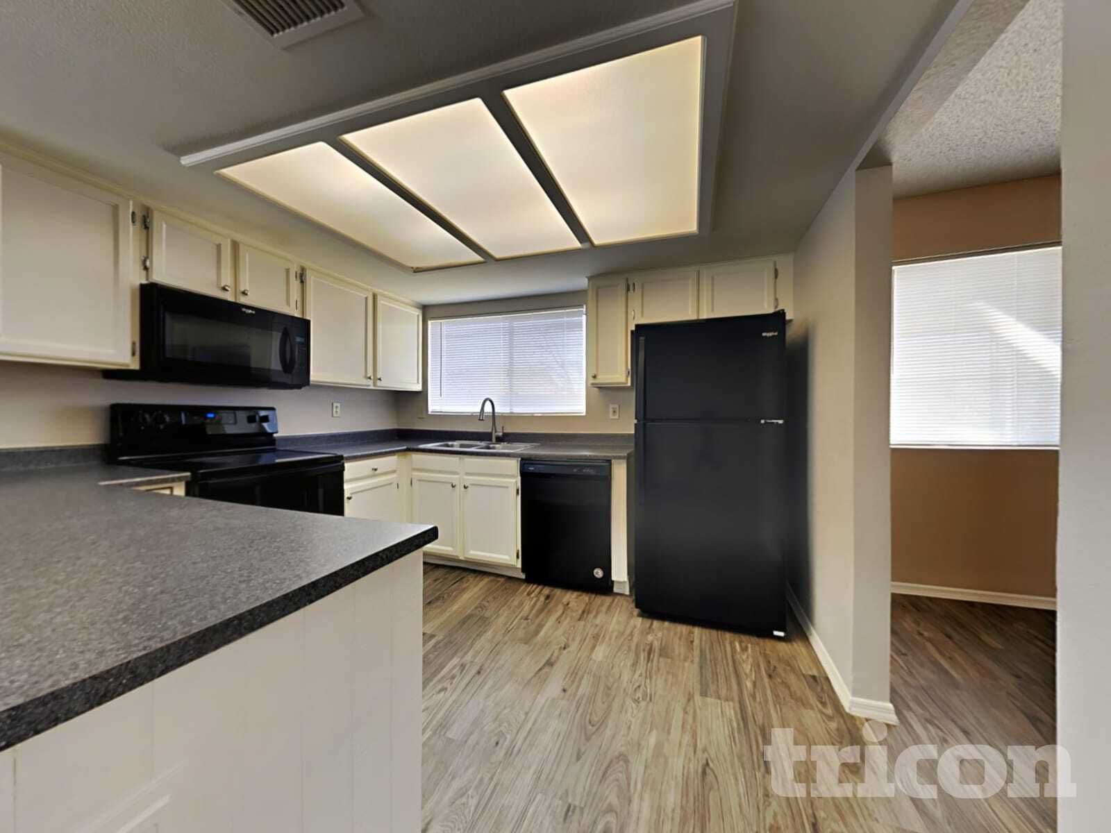 Building Photo - 8427 W Orchid Ln