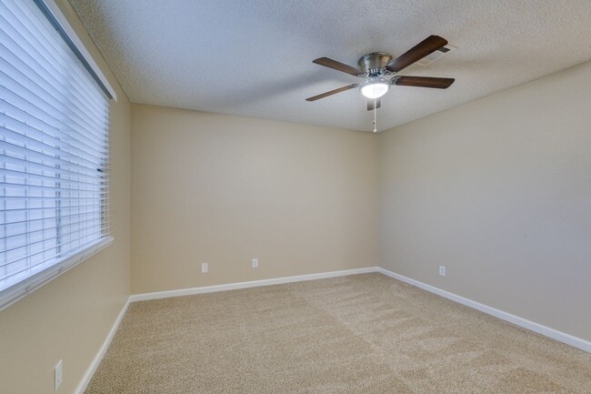 Building Photo - GORGEOUS 2 BEDROOMS CONDO*JUST COMPLETED UPGRADES*SOUTHWEST AREA*COMMUNITY AMENITIES*