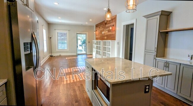 Building Photo - 1411 May Ave SE