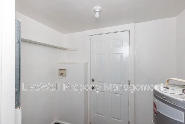 Building Photo - 2427 30th St SW