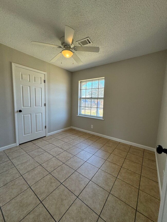 Building Photo - 3 Bed / 1.5 Bath with Bonus Room in BAY - ...