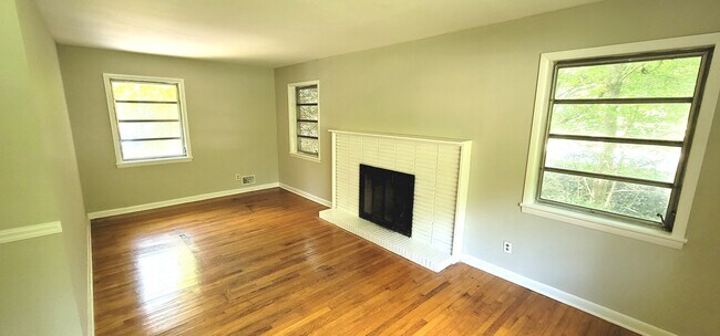Building Photo - 529 S Hairston Rd