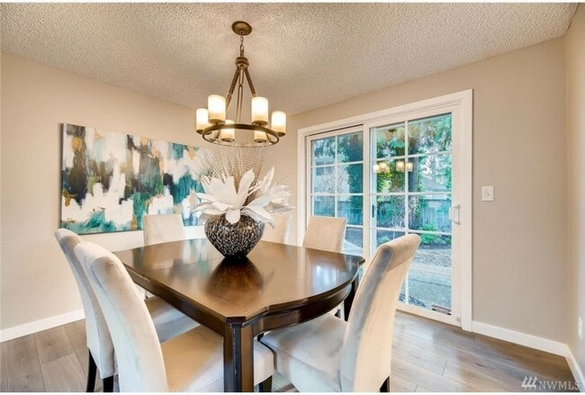 Building Photo - Kirkland Location, Charming 3 Bedroom - 1....