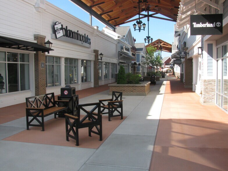 Building Photo - 16 Rollins Ct