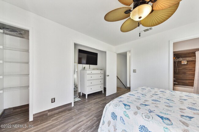 Building Photo - 512 10th Pl S