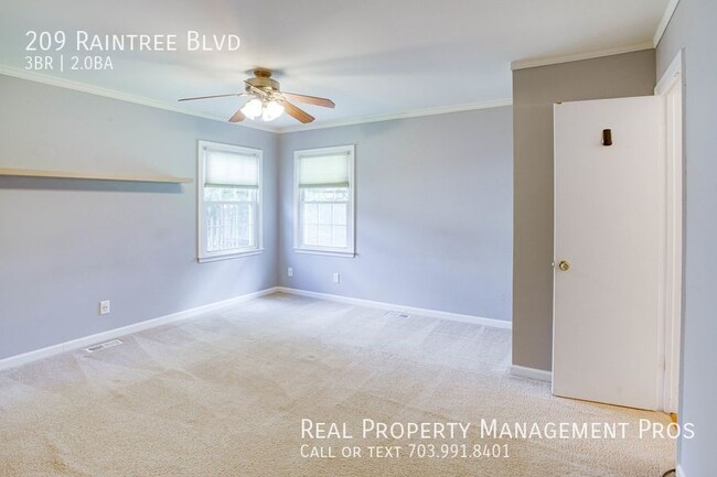 Building Photo - 209 Raintree Blvd