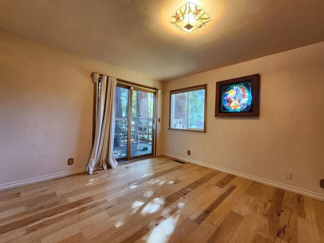 Building Photo - 3 Bedroom Country Home