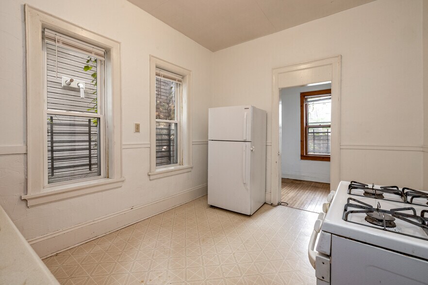 Kitchen 2 - 2772 N Bremen St