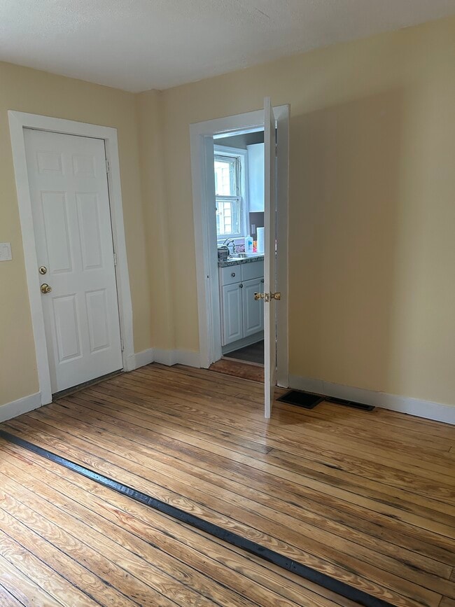 Building Photo - 101 W Gibbs St