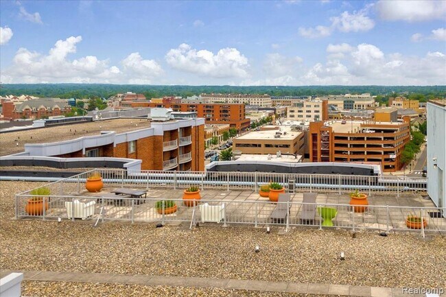 Building Photo - 411 S Old Woodward Ave