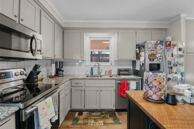 Building Photo - 1802 Warren Dr