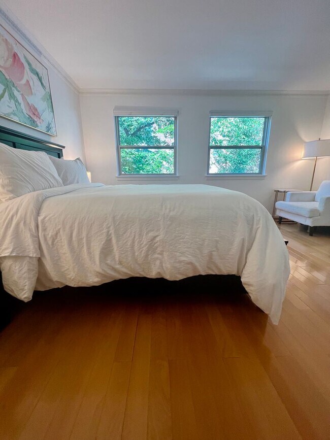 Building Photo - Luxurious 3-Bedroom Townhome in Fairmount!...