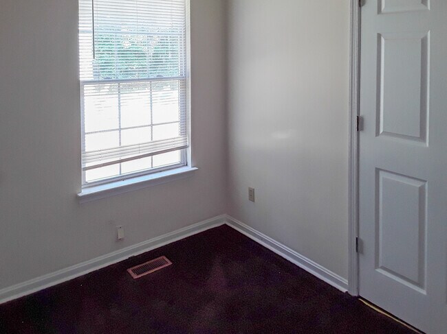 Building Photo - 496 Lancaster Creek Rd