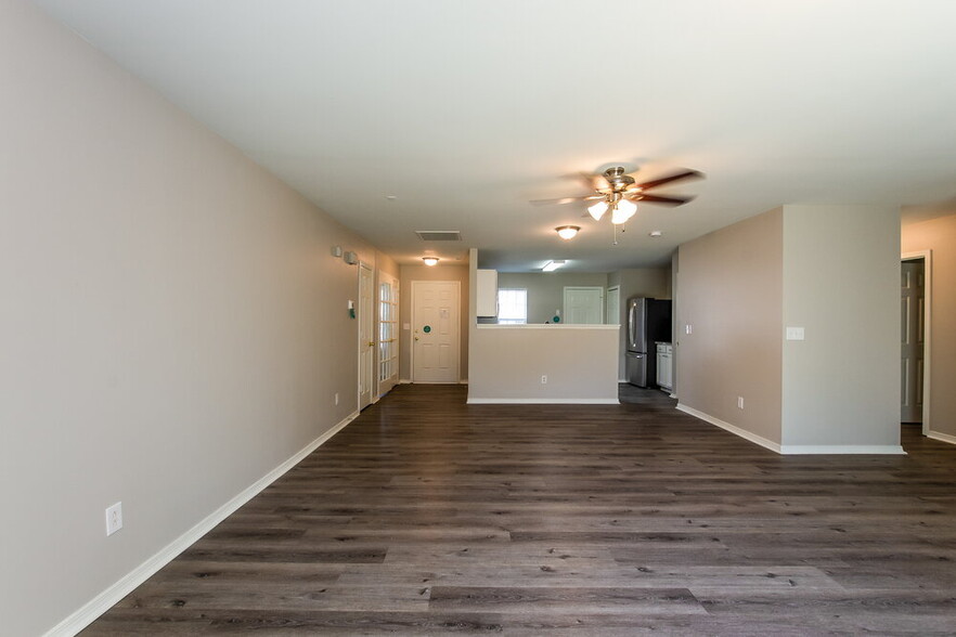Building Photo - 5125 Valcourt Rd