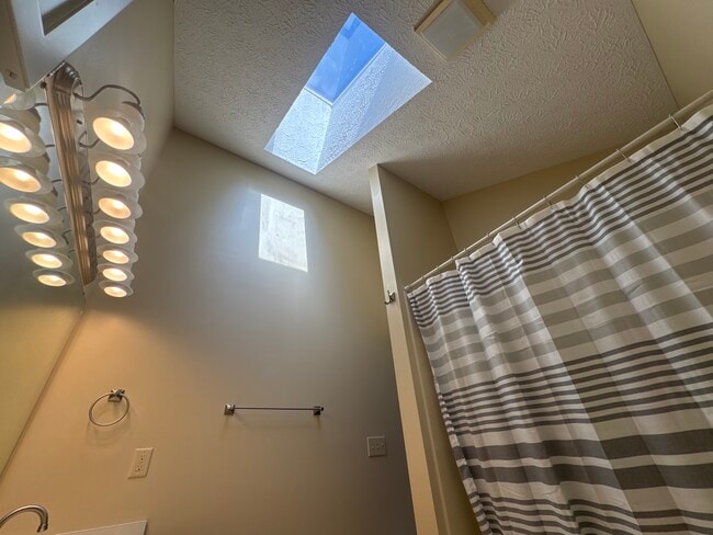 Building Photo - 9229 Westdrum Ct