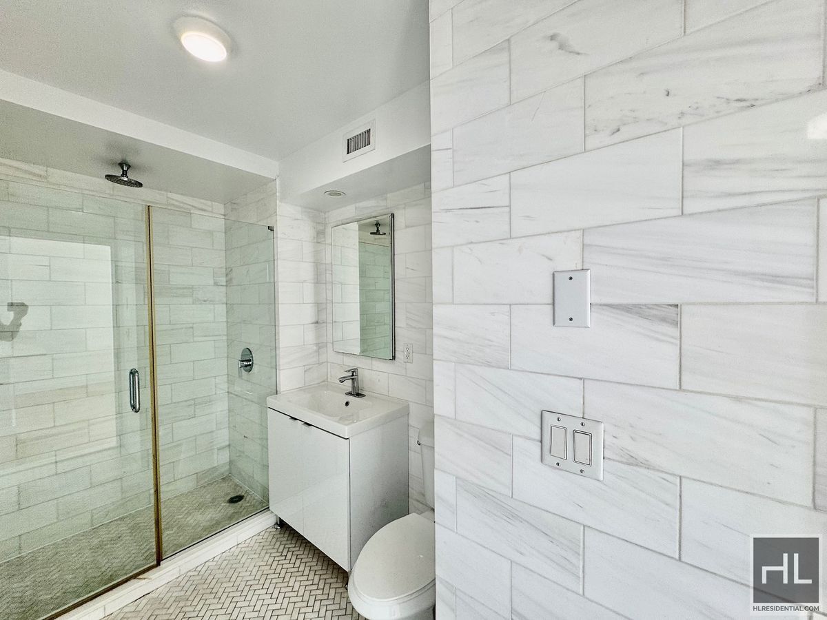 Building Photo - Rent stabilized 1 bedroom spanning 725 sq ...