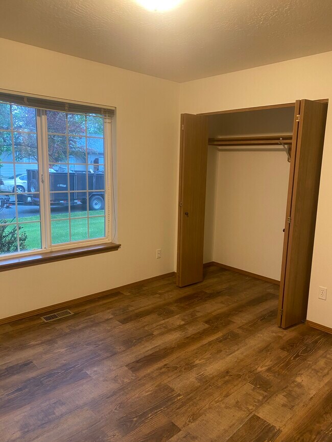 Bedroom - 80 E Ryan Dr