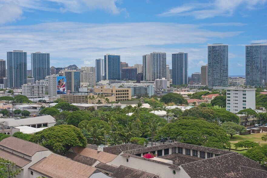 Building Photo - 824 Kinau St