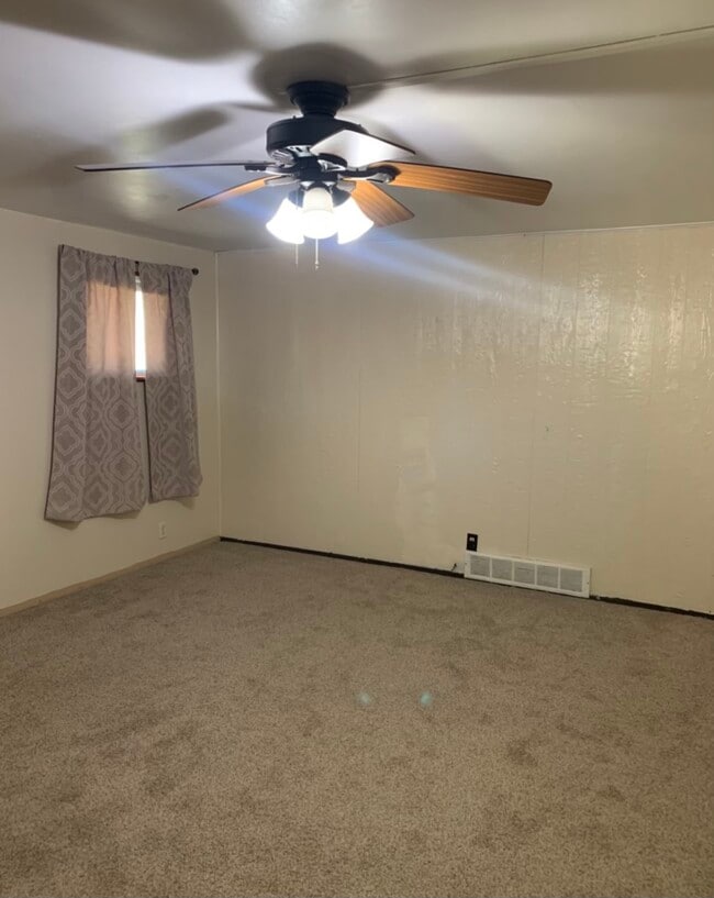 Building Photo - 487 Center Grange Rd