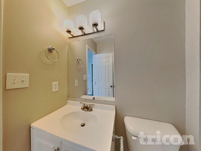 Building Photo - 204 Wexford Dr