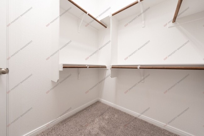 Building Photo - 720 Fallbrook Dr