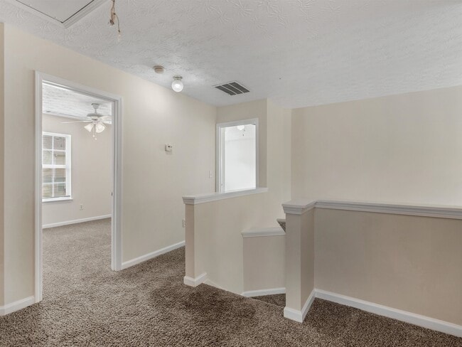 Building Photo - 310 Sarasota Ln