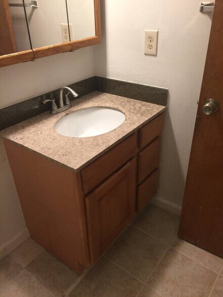 Building Photo - 895 Coburn Ct