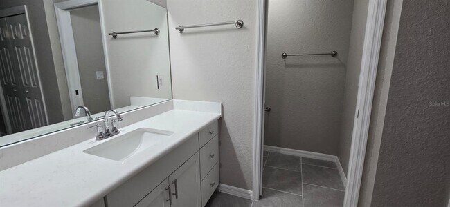 Building Photo - 1481 W Manchester Dr