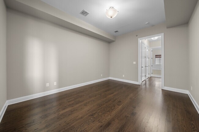 Building Photo - 1600 Kaufer Ln