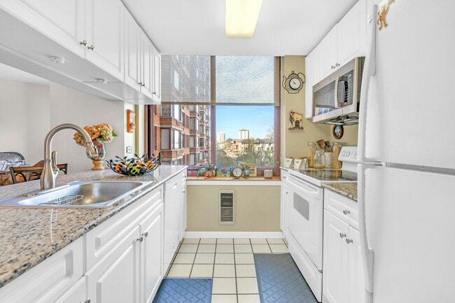 Building Photo - 100 Old Palisade Rd