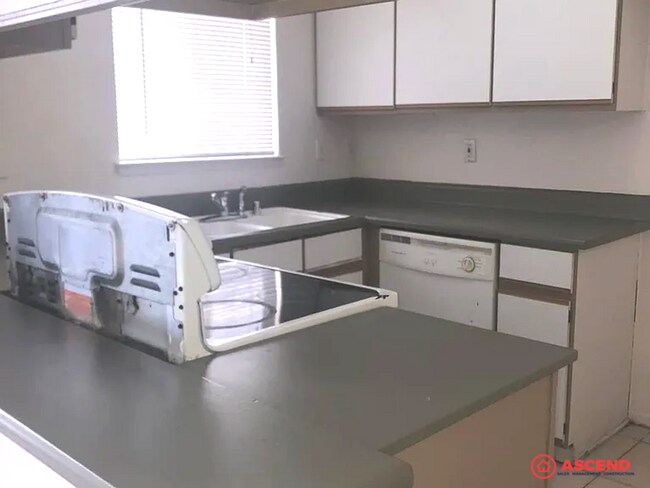 Building Photo - Cozy Apartment off Acres & White Ln!