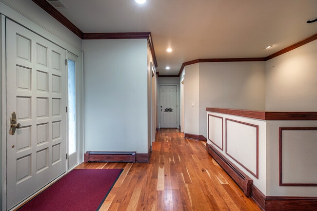 Building Photo - 411 Beach St