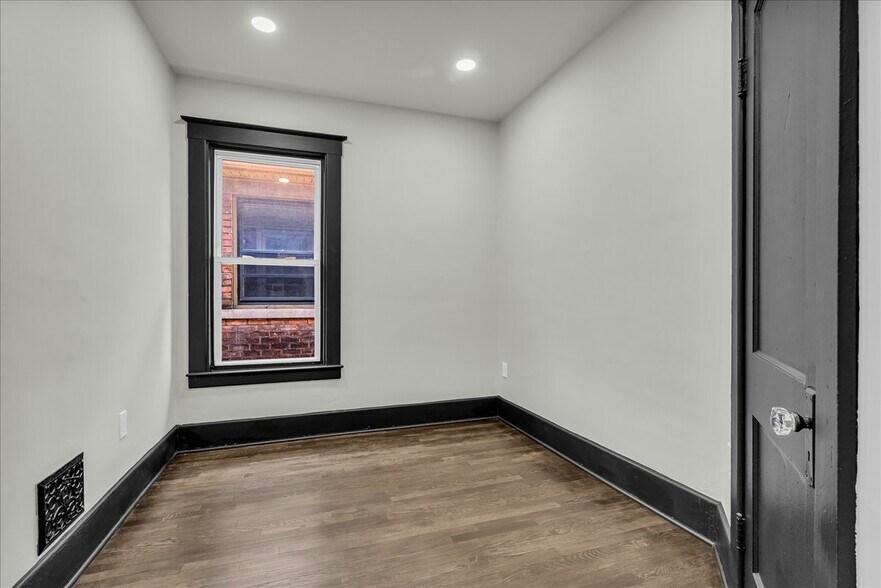 Building Photo - 5238 Commonwealth St