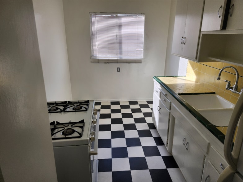 Building Photo - 1347 N Alta Vista Blvd