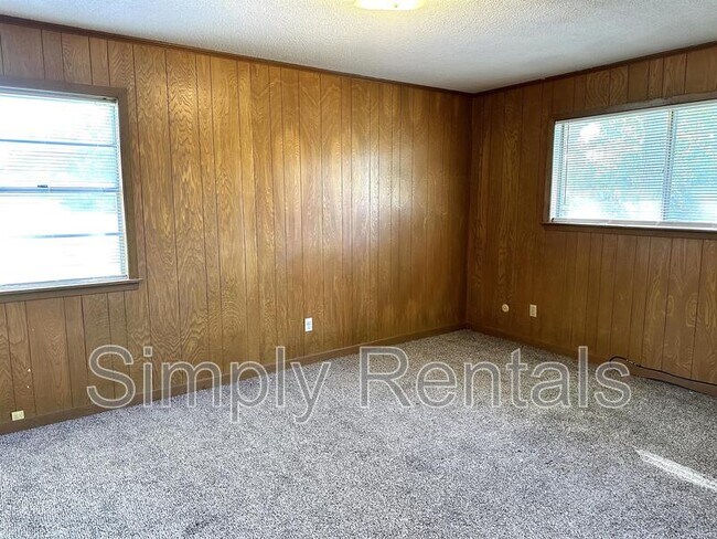 Building Photo - 706 Manson St