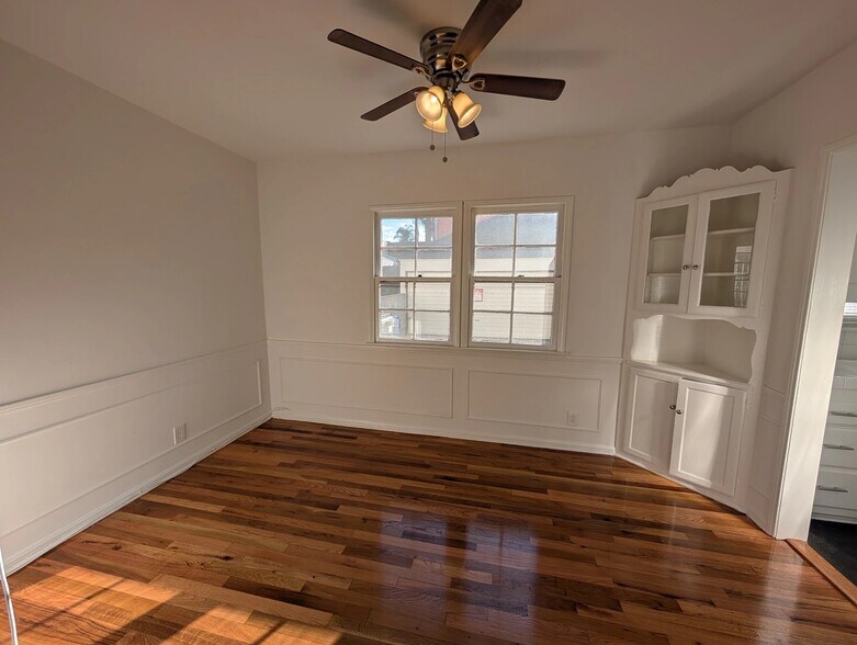 Primary Photo - 838 N Sweetzer Ave