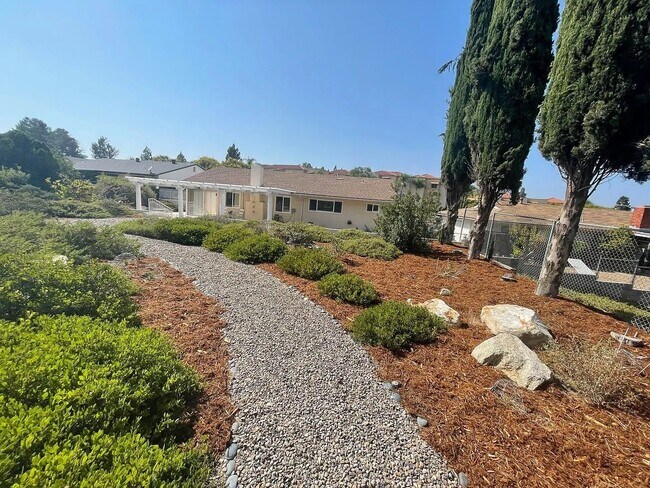 Building Photo - Beautiful 55+ home in the Seven Oaks Community!