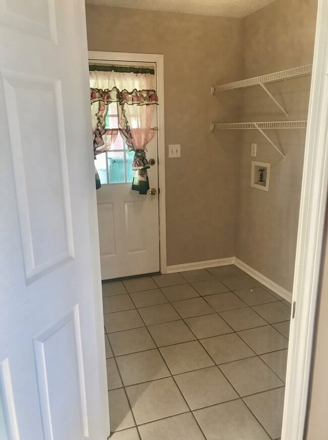 Building Photo - 7300 Senderson Ct