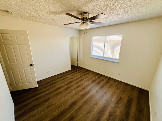 Building Photo - 753