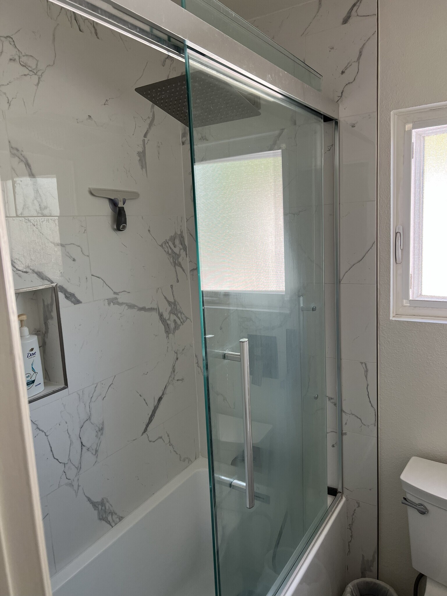 Building Photo - 355 N Maple St