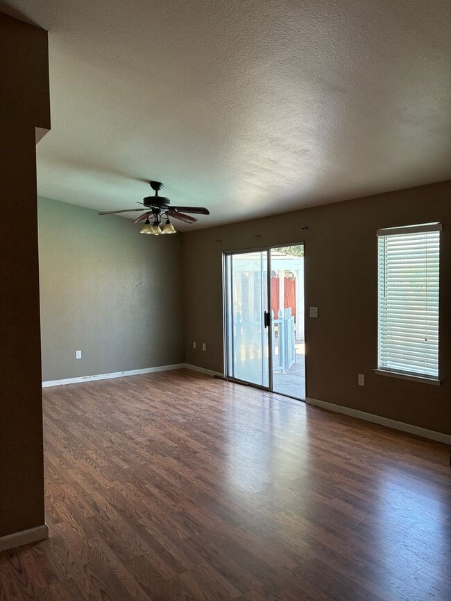 Building Photo - 3 Bedroom 2 Bath with Pool
