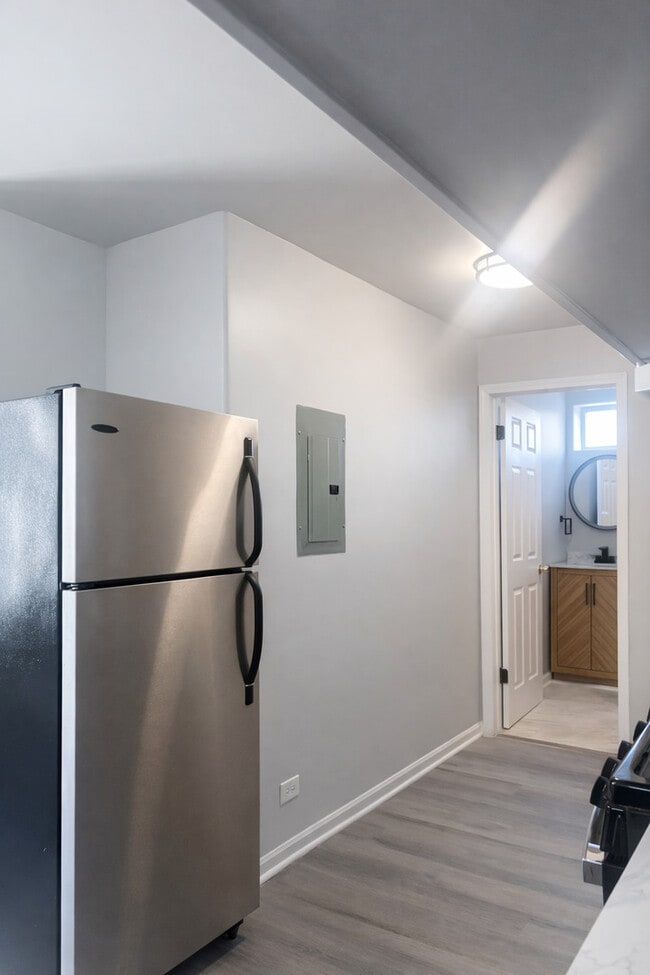 Building Photo - 1249 S Kolin Ave