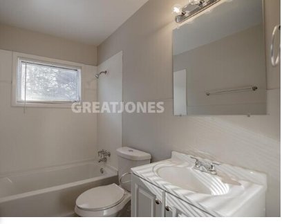 Building Photo - 1800 Helen Ct
