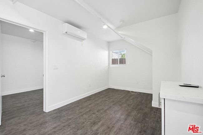 Building Photo - 9221 Alcott St