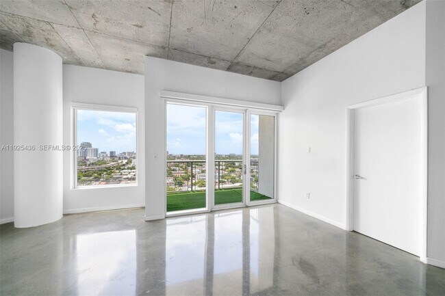 Building Photo - 10 SW South River Dr