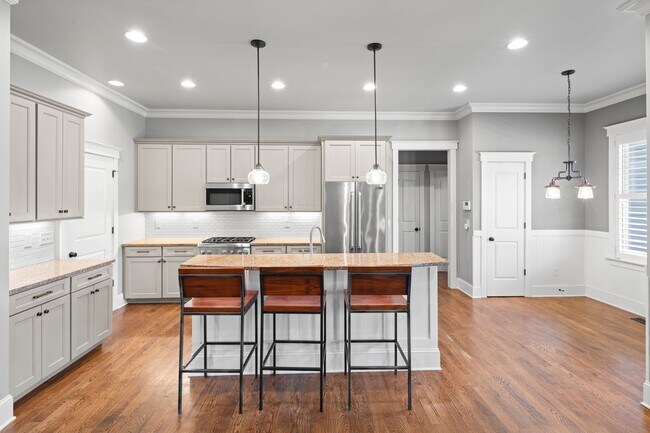 Building Photo - High-End Home on One Level - Beautiful Fletcher Neighborhood