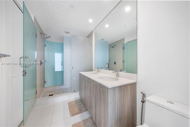 Building Photo - 501 NE 31st St