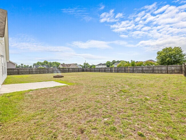Building Photo - Country Living!
